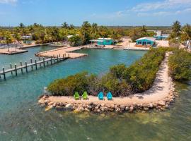 Waterfront Haven House with Boat Basin & Ramp, viešbutis mieste Summerland Key