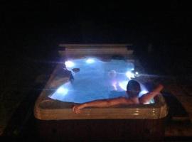 Forest Sweet Retreat Hot Tub & Wood Fired Sauna