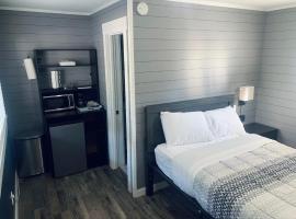 TeePee Room 15-Newly Renovated, hotel with parking in Roscommon