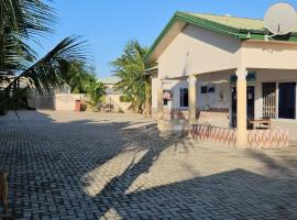 My Place Guest House, hotel com estacionamento em Ho