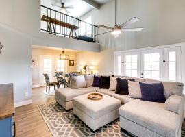 Perfect for Families Spacious Sun Lakes Home!, hotel in Sun Lakes