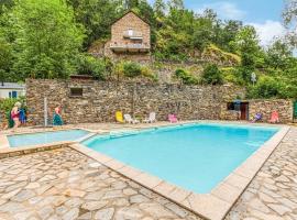 Lovely stacaravan In Conques En Rouergue With House A Panoramic View, camping à Conques-en-Rouergue