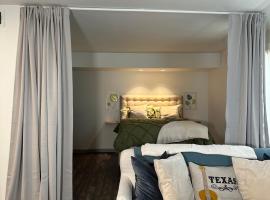 Studio Unit in the MedCenter, hotel with jacuzzis in Houston