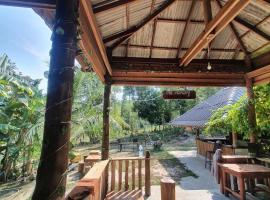 Fat Monkey, hotell Koh Rongi saarel