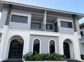 Green Bay Luxury Villa Sonasea Vân Đồn, villa in Thâm Câu