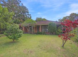 All Decked Out, holiday home in Hawks Nest