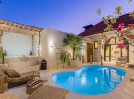 VILLA SALEYA with JACUZZI, hotel with jacuzzis in Canggu