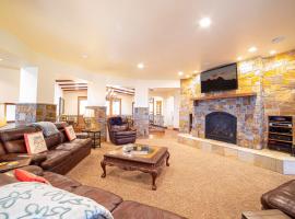 #298 - Ski-In, Ski-Out Luxurious Mountain Estate & Private Spa, country house in Mammoth Lakes
