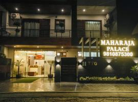 Hotel Maharaja Palace I Top Rated I Family , Group , B2B & Couple Friendly I Gurgaon: Gurgaon şehrinde bir otel