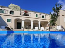 Didovi dvori, hotel i Bibinje