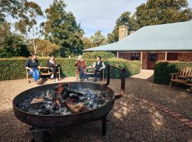 Jacobs Estate Cottage, hotel near Grant Burge Cellar Door, Rowland Flat