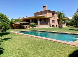 LUXURY Positive House Gran Chaparral Toledo, hotel con piscina a Pepino