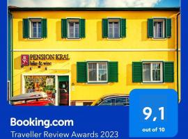 Pension Kral, hotel di Rust