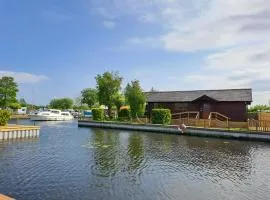 River Retreat - Norfolk Broads