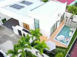 Phirom pool villa pattaya