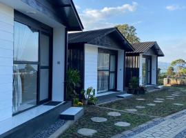 Ginastro Hom, kemp v destinaci Bangli