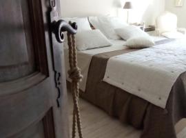 La maison perchee, B&B i Aigues-Mortes