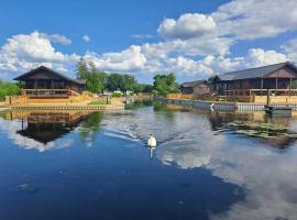 River Bay - Norfolk Broads, hotel with parking in Brundall