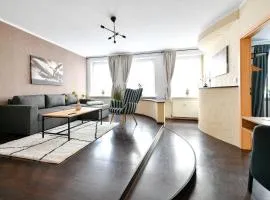 Modernes Altmarkt Apartment mit Parkplatz 4 Gäste 55qm Waschmaschine Wlan Netflix Terrasse