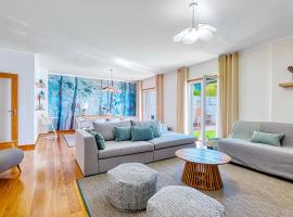 Lisbon Stunning House with Terrace, hotel in Lissabon