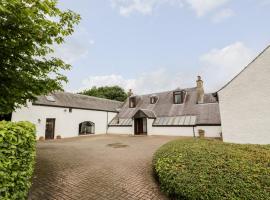 Shieldhill Farm House, holiday home in Falkirk