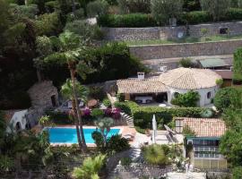 Villa Mougins vue Mer sur Baie de Cannes, Piscine, hotel in Mougins