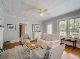 Sunshine Bungalow，位于萨拉索塔的酒店