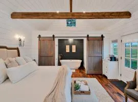 NEW The Carriage House-Luxury couples getaway