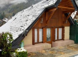 petite maison de montagne avec jardin, hotel s parkiriščem v mestu Cier-de-Luchon