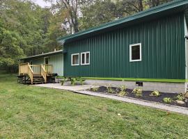 Frog Hollow at Hocking Vacations, cottage in Logan