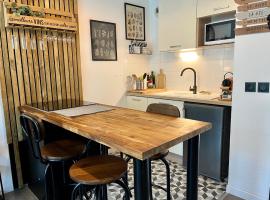 Appartement Le Freya avec terrasse à 5 min Honfleur - Piscine - Parking - Wifi，埃屈埃莫維爾的公寓