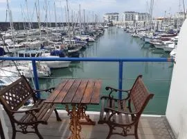 Fantastic Waterside apartment in Brighton Marina