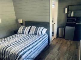TeePee Room 7- Newly Renovated, hotel in Roscommon