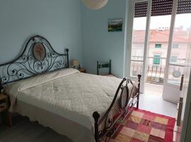 CASA ALICE , LIDO DI CAMAIORE , LUCCA, hotell i Camaiore