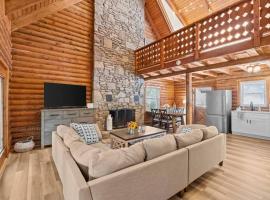 The Big Smokey cabin w/game room & HOT TUB, hotel a Black Mountain