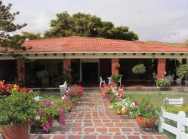 Finca cerca a Cali - Pura Naturaleza - El Carmen, Colombia, hišnim ljubljenčkom prijazen hotel v mestu Papagalleros