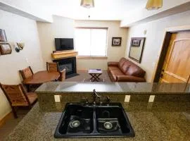 Silverado Lodge - 1 Bedroom Suite with King Bed & Pool View apartment hotel