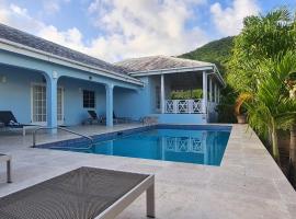 Luxury secluded villa with private pool sleeps six, holiday rental in Jolly Harbour
