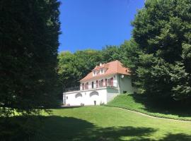 La Claperie, familial, parc et piscine, cottage in Brantôme