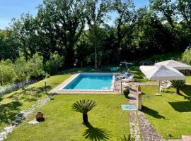 Villa con Piscina Donna Romina, hotel di SantʼAgata deʼ Goti