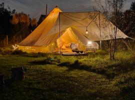 Au Pied Du Trieu, the glamping experience, area glamping di Labroye