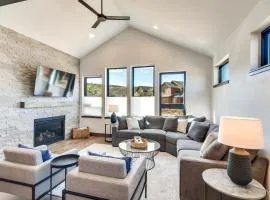 In Granby Ranch Ski Resort Sleek Home with Hot Tub!