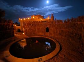 Friendo's House & Hot Spring, guest house in Siwa