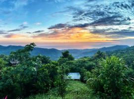 Taorayiná nature lodge- immersed in the forest, hotel in El Zaino