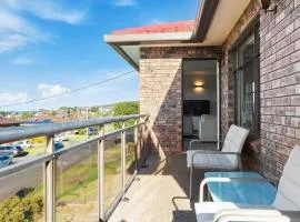 Seaview Escape - Beach Family Getaway with Games