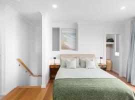 Rockpool Escape - A Coastal Refresh with Balcony, hotel in Shellharbour
