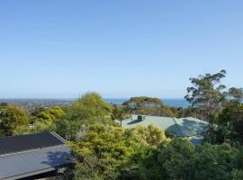 McRae Hillside Terrace - Panoramic Family Living, villa in McCrae