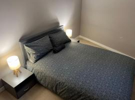 Modern Room with Private Bathroom, hotel in Croydon