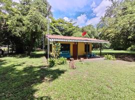 Iguana Street Houses, hotel in Coco