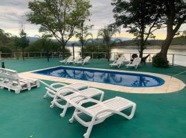 Casa Cabra Corral, hôtel avec piscine à Coronel Moldes